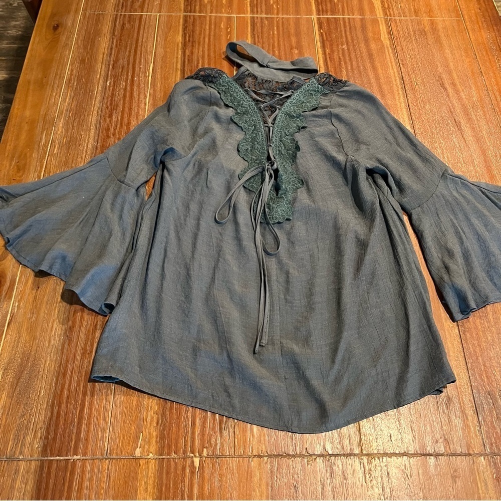 Entro Women’s Gray Bohemian Bell Sleeve Top Lace Inset Choker Neck Small NWT